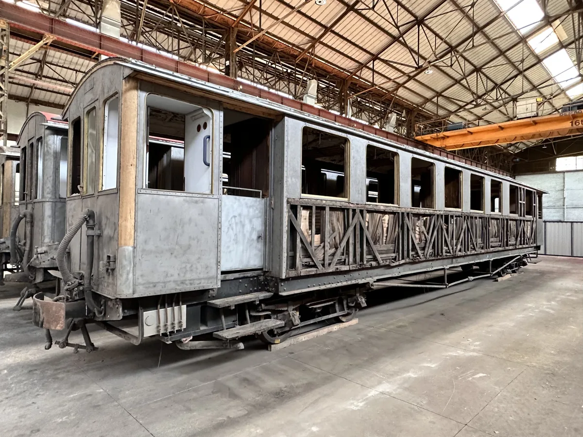Chantier de déplombage IRIS Environnement sur du matériel ferroviaire à Alès